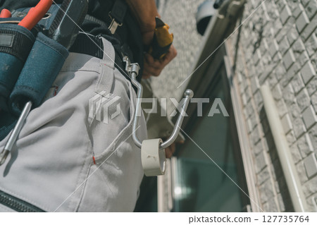 Air conditioning installation and vinyl tape for electrical insulation Air conditioning installation and vinyl tape for electrical insulation 127735764