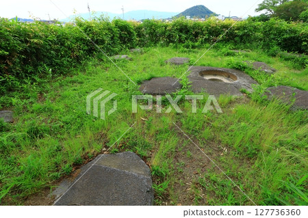 本藥師寺歷史遺跡:土根日山及東塔基石 本藥師寺歷史遺跡:土根日山及東塔基石 127736360