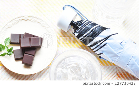 The effects of high-cocoa chocolate: Strong antioxidant power that repairs damage caused by strong summer UV rays The effects of high-cocoa chocolate: Strong antioxidant power that repairs damage caused by strong summer UV rays 127736422
