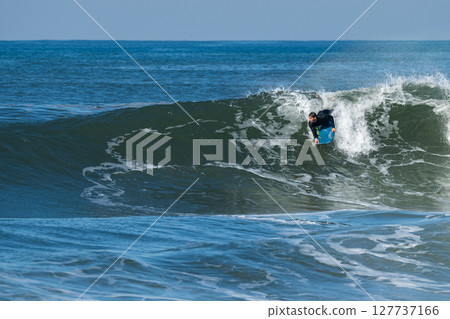 Bodyboarder surfing ocean wave Bodyboarder surfing ocean wave 127737166