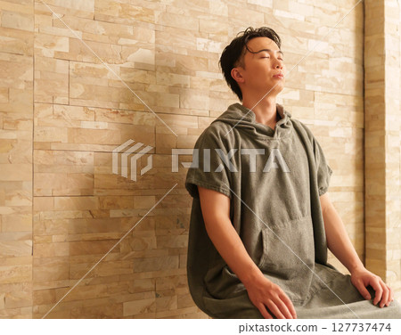 Men entering the sauna 127737474