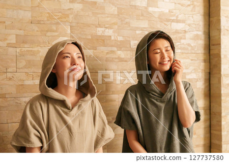 Women in the sauna Women in the sauna 127737580