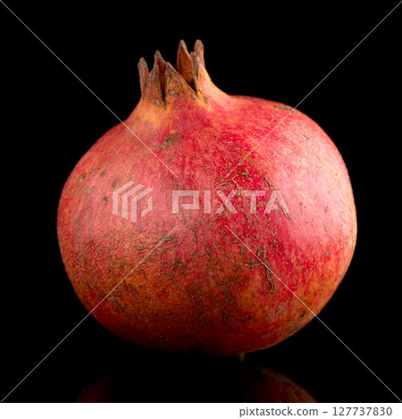 Ripe pomegranate fruit 127737830