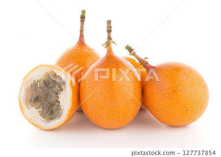 Passion fruit maracuja granadilla Passion fruit maracuja granadilla 127737854