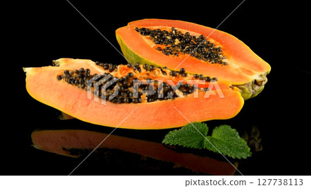 Slices of sweet papaya 127738113