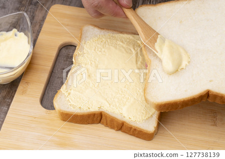 Steps for making thick egg sandwiches: egg sandwiches Steps for making thick egg sandwiches: egg sandwiches 127738139