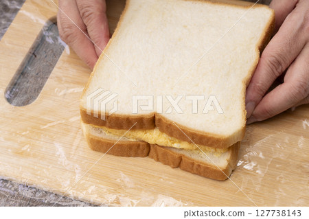Steps for making thick egg sandwiches: egg sandwiches Steps for making thick egg sandwiches: egg sandwiches 127738143
