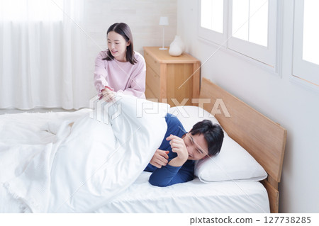 A wife wakes up her husband who won't wake up 127738285