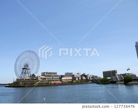 Landscape of Minato Mirai 127738476