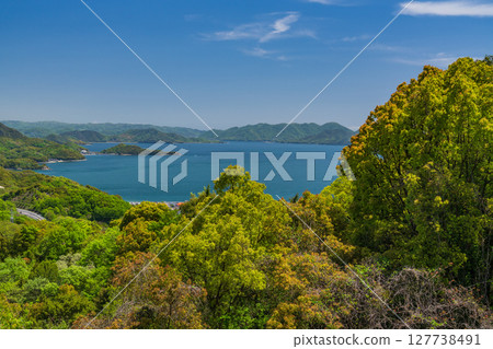 <廣島縣> 瀨戶內海上漂浮的因島白瀧山頂景色 127738491
