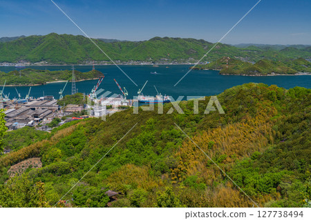 <Hiroshima Prefecture> View of the summit of Innoshima Shiratakiyama, floating in the Seto Inland Sea 127738494