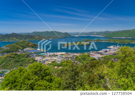 <廣島縣> 瀨戶內海上漂浮的因島白瀧山頂景色 127738504