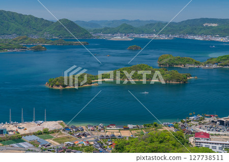 <廣島縣> 瀨戶內海上漂浮的因島白瀧山頂景色 127738511