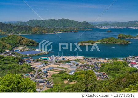 <廣島縣> 瀨戶內海上漂浮的因島白瀧山頂景色 <廣島縣> 瀨戶內海上漂浮的因島白瀧山頂景色 127738512