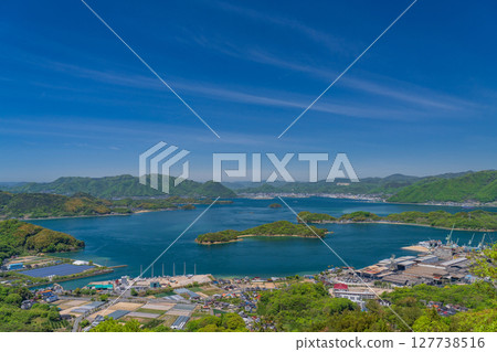 <Hiroshima Prefecture> View of the summit of Innoshima Shiratakiyama, floating in the Seto Inland Sea 127738516