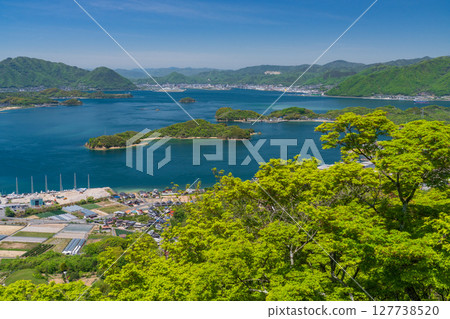 <廣島縣> 瀨戶內海上漂浮的因島白瀧山頂景色 127738520