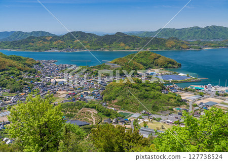 <廣島縣> 瀨戶內海上漂浮的因島白瀧山頂景色 127738524