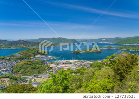 <Hiroshima Prefecture> View of the summit of Innoshima Shiratakiyama, floating in the Seto Inland Sea 127738525