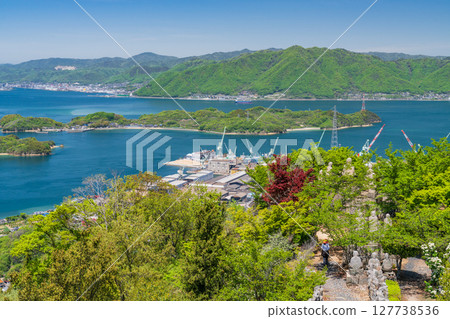 <廣島縣> 瀨戶內海上漂浮的因島白瀧山頂景色 127738536