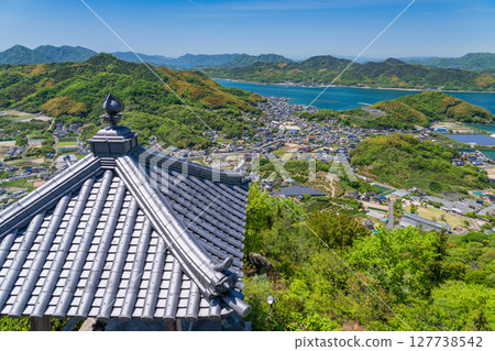 <Hiroshima Prefecture> View of the summit of Innoshima Shiratakiyama, floating in the Seto Inland Sea <Hiroshima Prefecture> View of the summit of Innoshima Shiratakiyama, floating in the Seto Inland Sea 127738542
