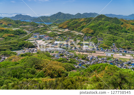 <廣島縣> 瀨戶內海上漂浮的因島白瀧山頂景色 127738545
