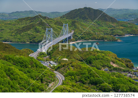 <廣島縣> 瀨戶內海上漂浮的因島白瀧山頂景色 127738574