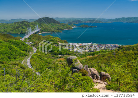 <Hiroshima Prefecture> View of the summit of Innoshima Shiratakiyama, floating in the Seto Inland Sea 127738584