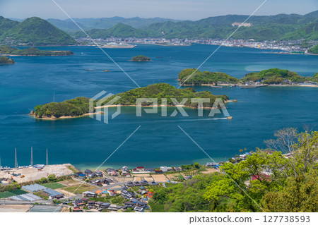 <廣島縣> 瀨戶內海上漂浮的因島白瀧山頂景色 127738593