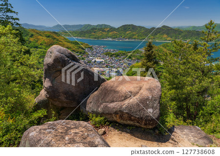 <Hiroshima Prefecture> View of the summit of Innoshima Shiratakiyama, floating in the Seto Inland Sea 127738608