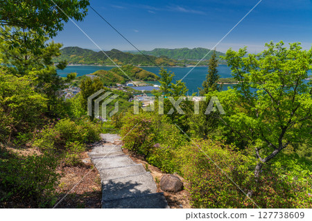 <Hiroshima Prefecture> View of the summit of Innoshima Shiratakiyama, floating in the Seto Inland Sea 127738609