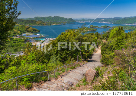 <廣島縣> 瀨戶內海上漂浮的因島白瀧山頂景色 127738611