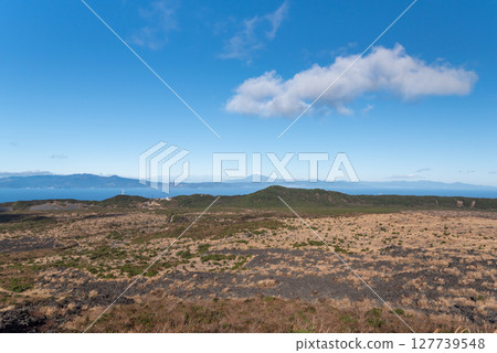 從伊豆大島眺望富士山和丹澤 127739548