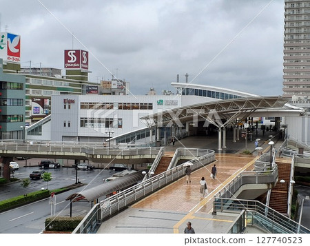 In front of the east exit of Ageo Station after the rain In front of the east exit of Ageo Station after the rain 127740523