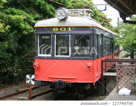 銫子電鐵出羽800系列車停靠戶川站 銫子電鐵出羽800系列車停靠戶川站 127740756