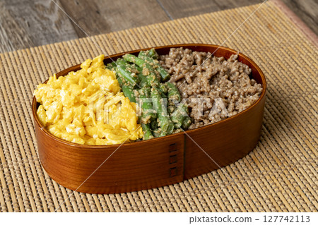 Handmade three-meal bento 127742113