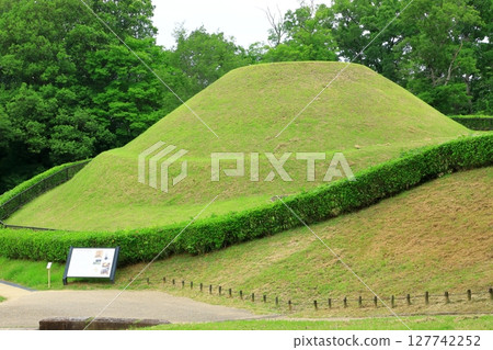 Special Historic Site Takamatsuzuka Burial Mound Special Historic Site Takamatsuzuka Burial Mound 127742252