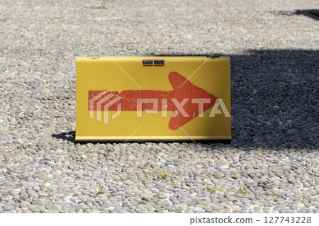 Arrow, arrow board, direction indicator 127743228