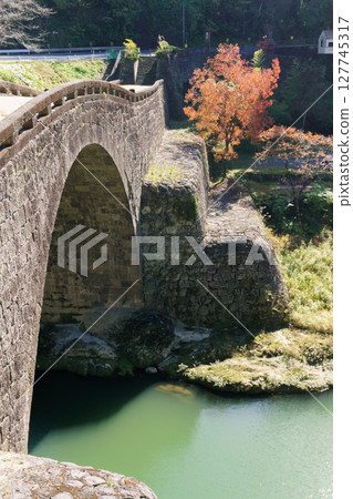 Autumn bridge in autumn Autumn bridge in autumn 127745317