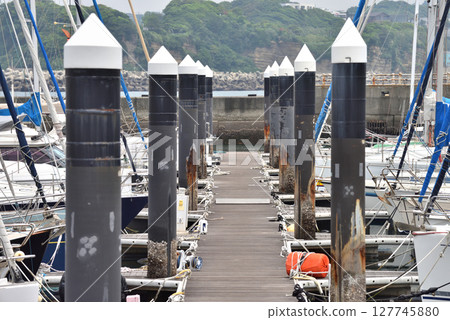 Yachts and floating bridges moored at Enoshima Yacht Harbor Yachts and floating bridges moored at Enoshima Yacht Harbor 127745880