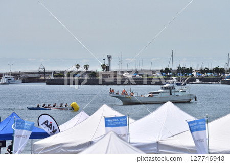 Cheering at the outrigger races held at Katase Kaigan Higashihama 127746948