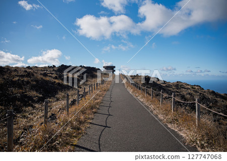 The path leading to the crater observation deck of Mt. Mihara 127747068