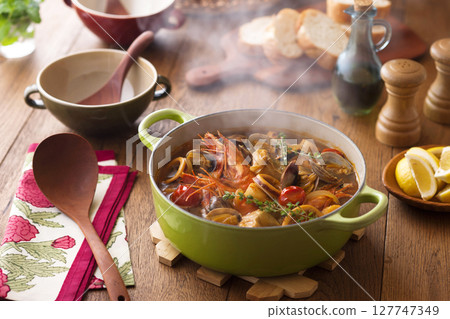 bouillabaisse 127747349
