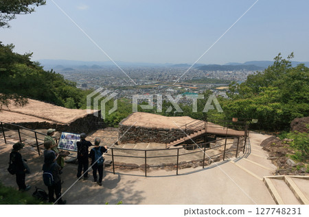 朝鮮式古山城「屋島城」的城門和高松市 127748231