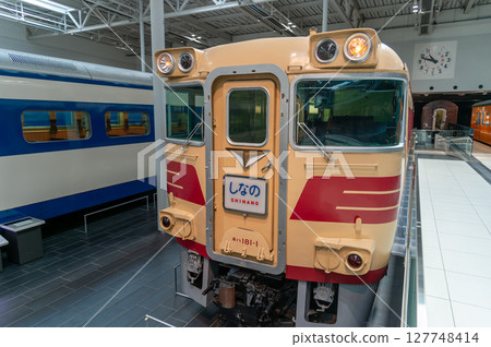 Linear railroad hall 127748414