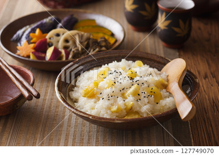 Chestnut rice with red beans 127749070