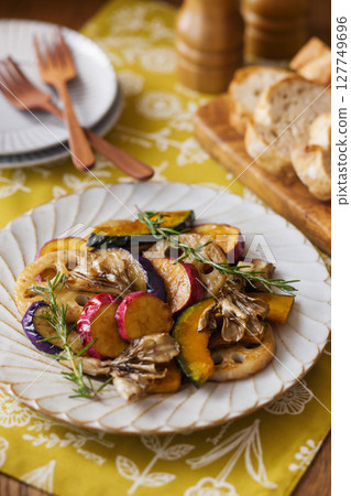 秋季蔬菜配香醋醃料 秋季蔬菜配香醋醃料 127749696