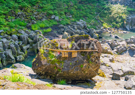 (Miyazaki Prefecture) Takachiho Gorge, Kihachi's Power Stone (Miyazaki Prefecture) Takachiho Gorge, Kihachi's Power Stone 127750135