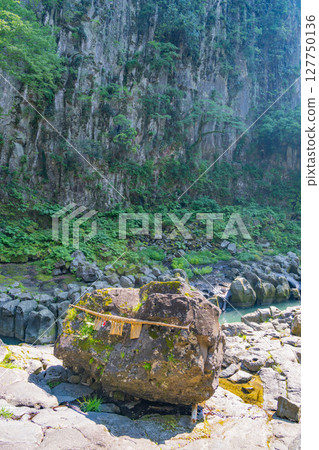 (Miyazaki Prefecture) Takachiho Gorge, Kihachi's Power Stone 127750136
