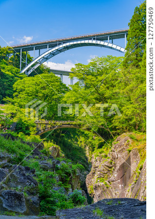 (Miyazaki Prefecture) Takachiho Gorge: Shinkyo Bridge and Takachiho Bridge 127750469
