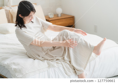 孕婦抽筋的生活方式形象 孕婦抽筋的生活方式形象 127750661